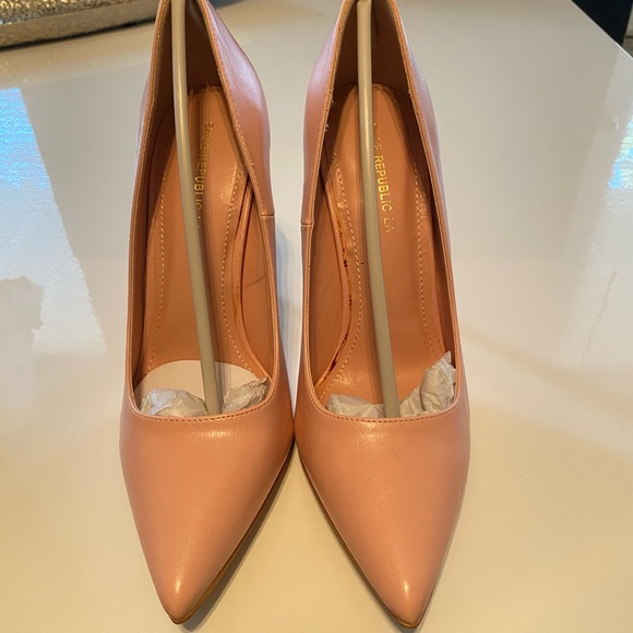 !NEW! Blush Pumps - Picture 2 of 7